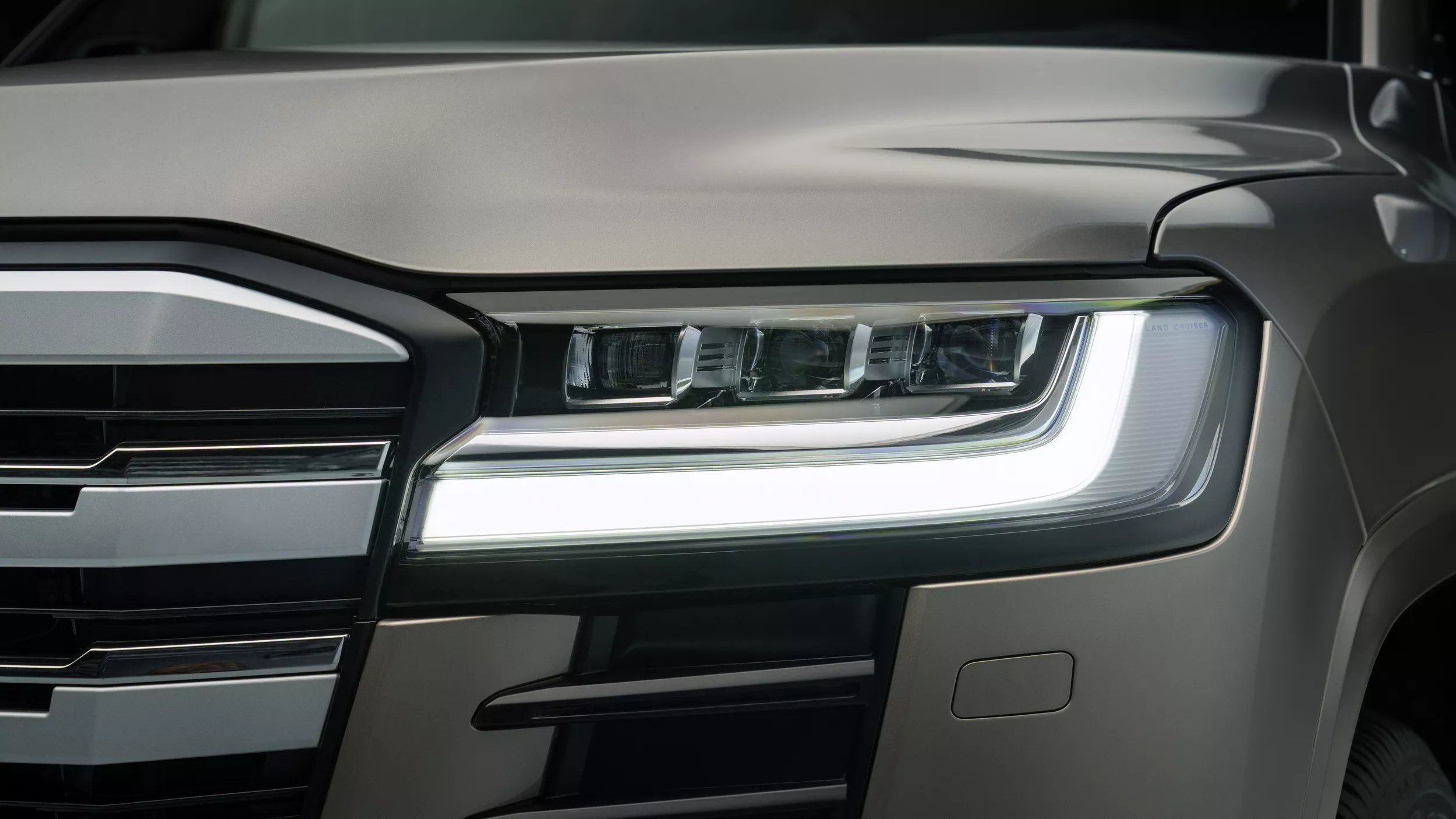 2026-Toyota-Land-Cruiser-300-Hybrid-12-copy.webp