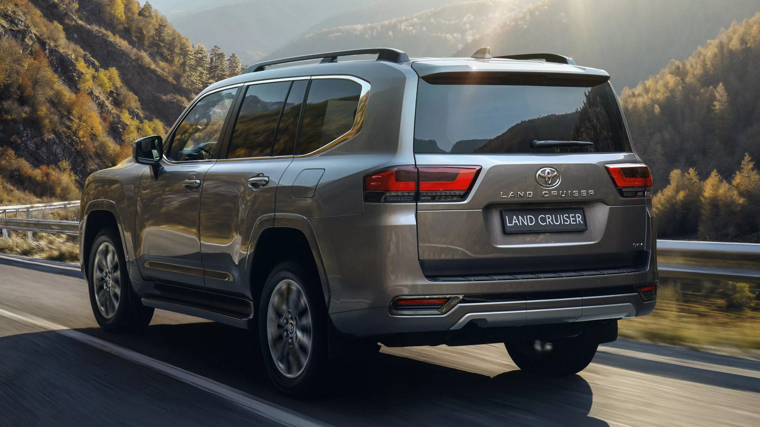2026-Toyota-Land-Cruiser-300-Hybrid-2-copy.webp