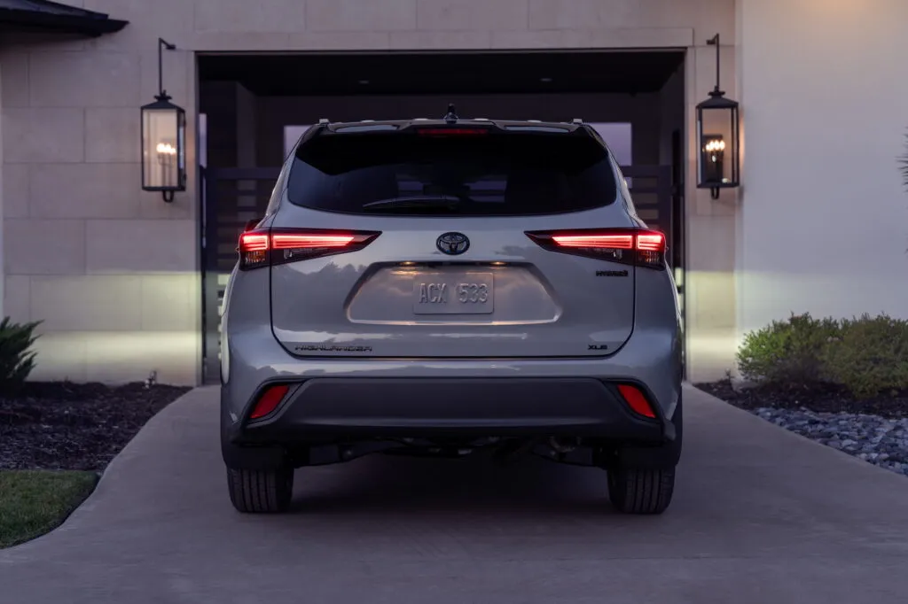 https://www.carscoops.com/wp-content/uploads/webp/2026/04/2024_Toyota_Highlander_NS_005-1024x682.webp