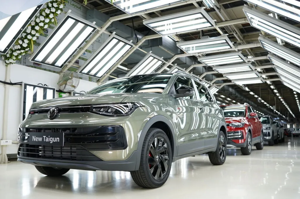 https://www.carscoops.com/wp-content/uploads/webp/2026/04/VW-Taiguan-Facelift-Factory-2-1024x682.webp