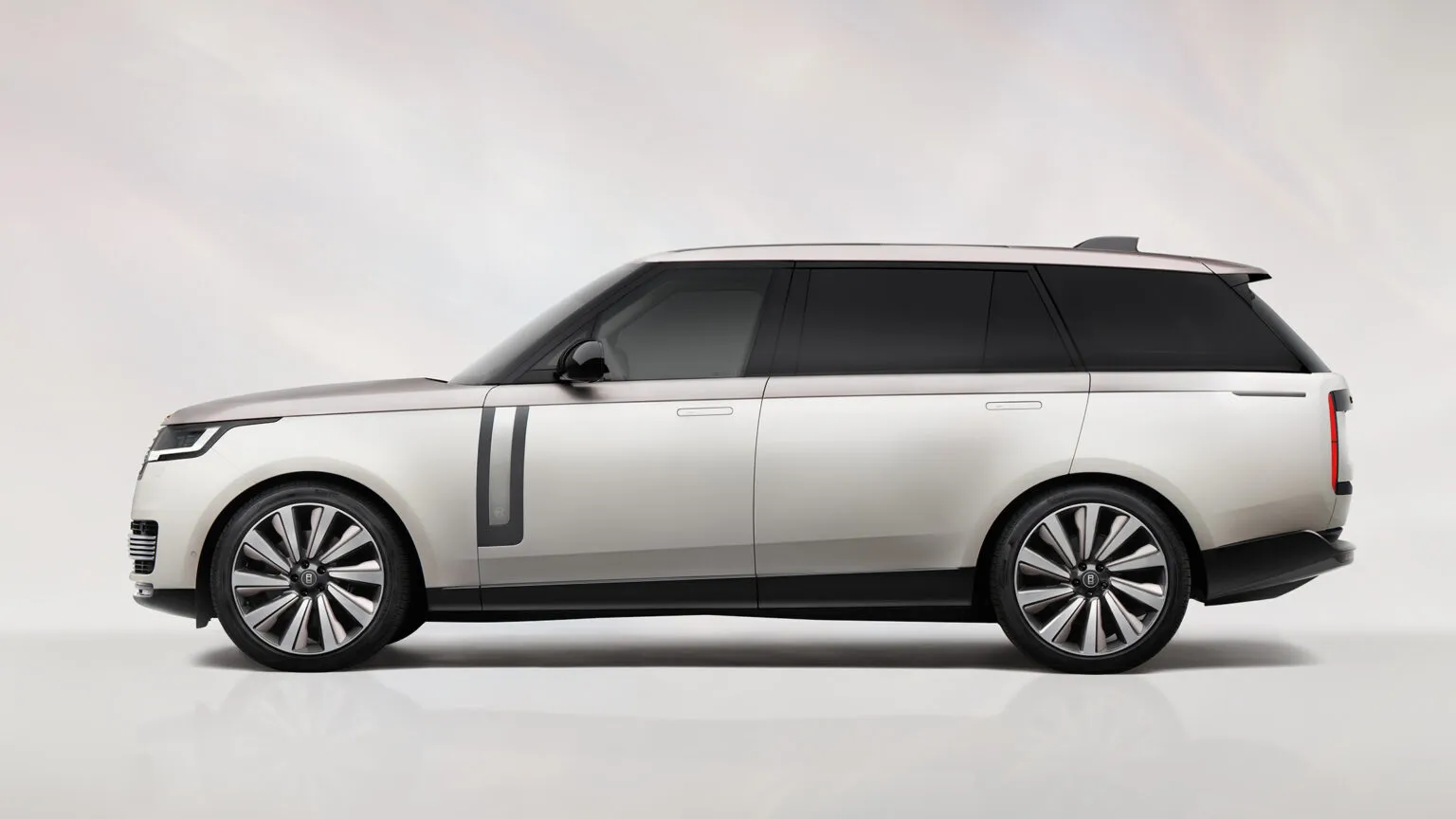 https://www.carscoops.com/wp-content/uploads/webp/2026/05/Range-Rover-May20262-1536x864.webp
