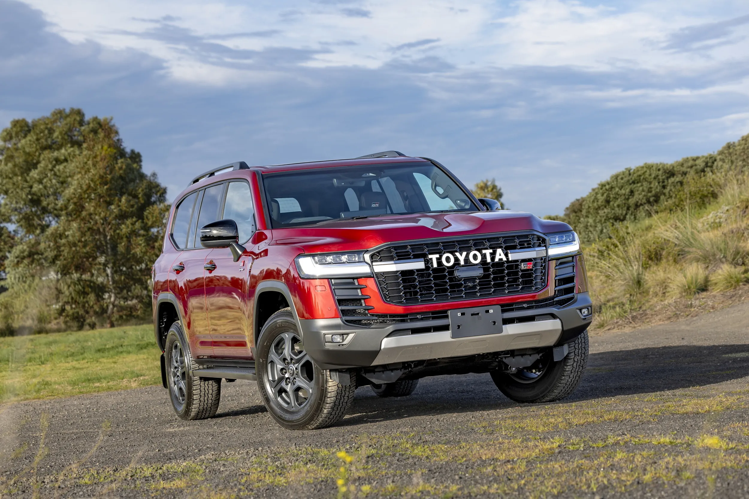 Toyota-Land-Cruiser-300-GR-Sport-Hybrid-Australia-2.webp