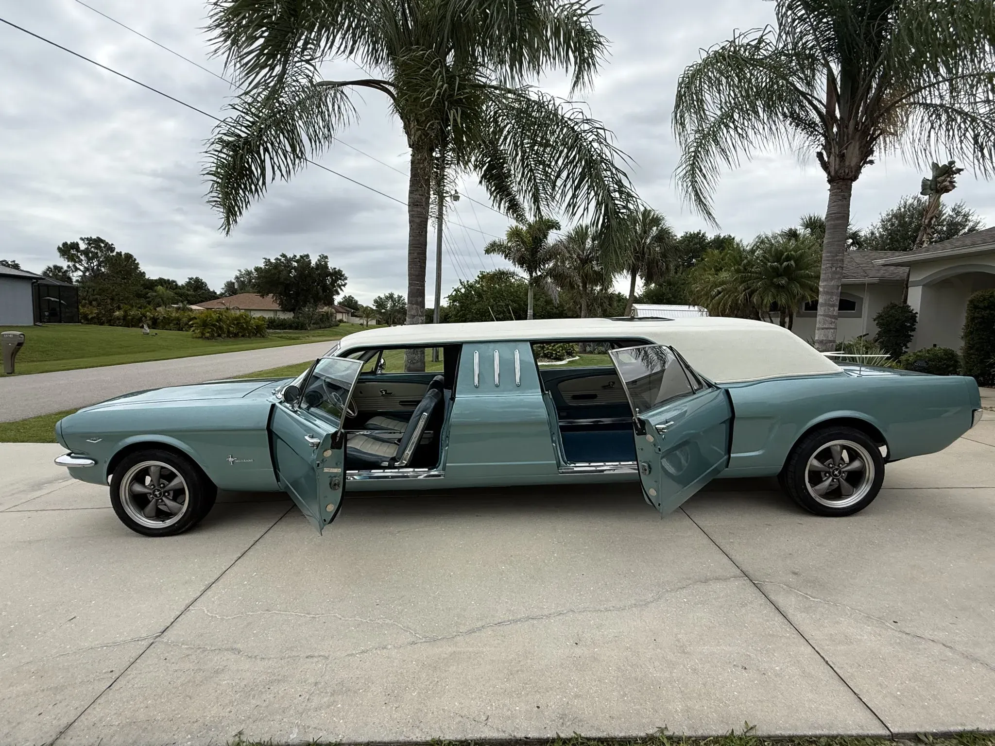 Восьмерка Seat 1966 Mustang с задними дверями, сделанными из передних дверей, поступает на рынок