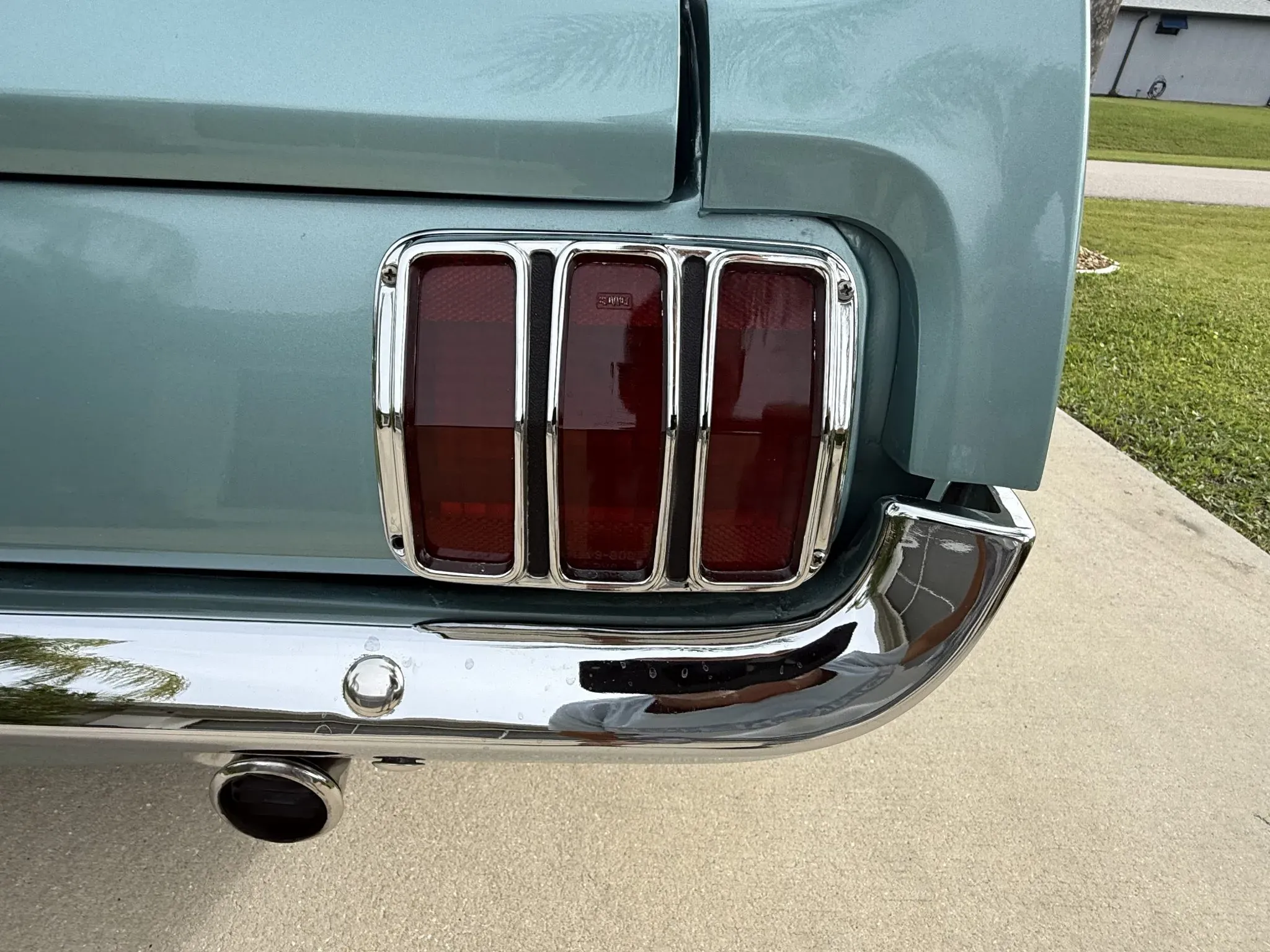 Восьмерка Seat 1966 Mustang с задними дверями, сделанными из передних дверей, поступает на рынок