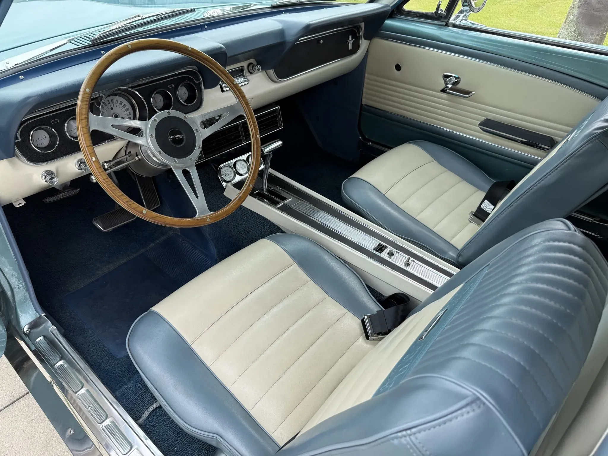 Восьмерка Seat 1966 Mustang с задними дверями, сделанными из передних дверей, поступает на рынок