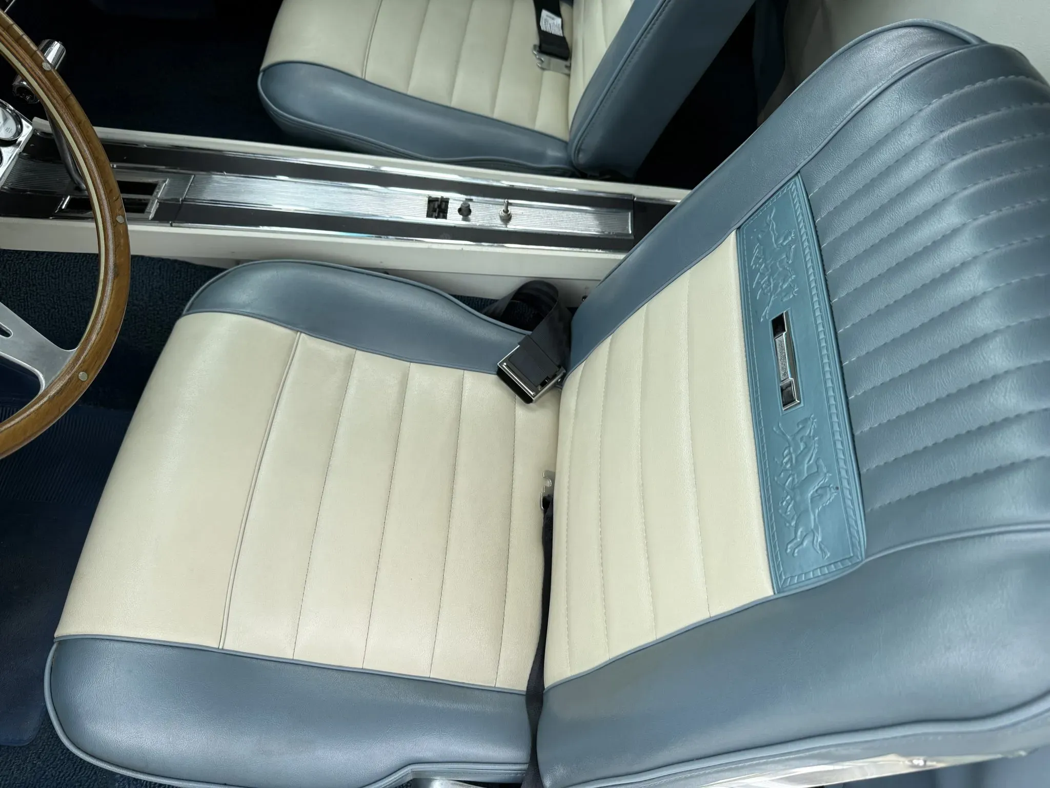Восьмерка Seat 1966 Mustang с задними дверями, сделанными из передних дверей, поступает на рынок