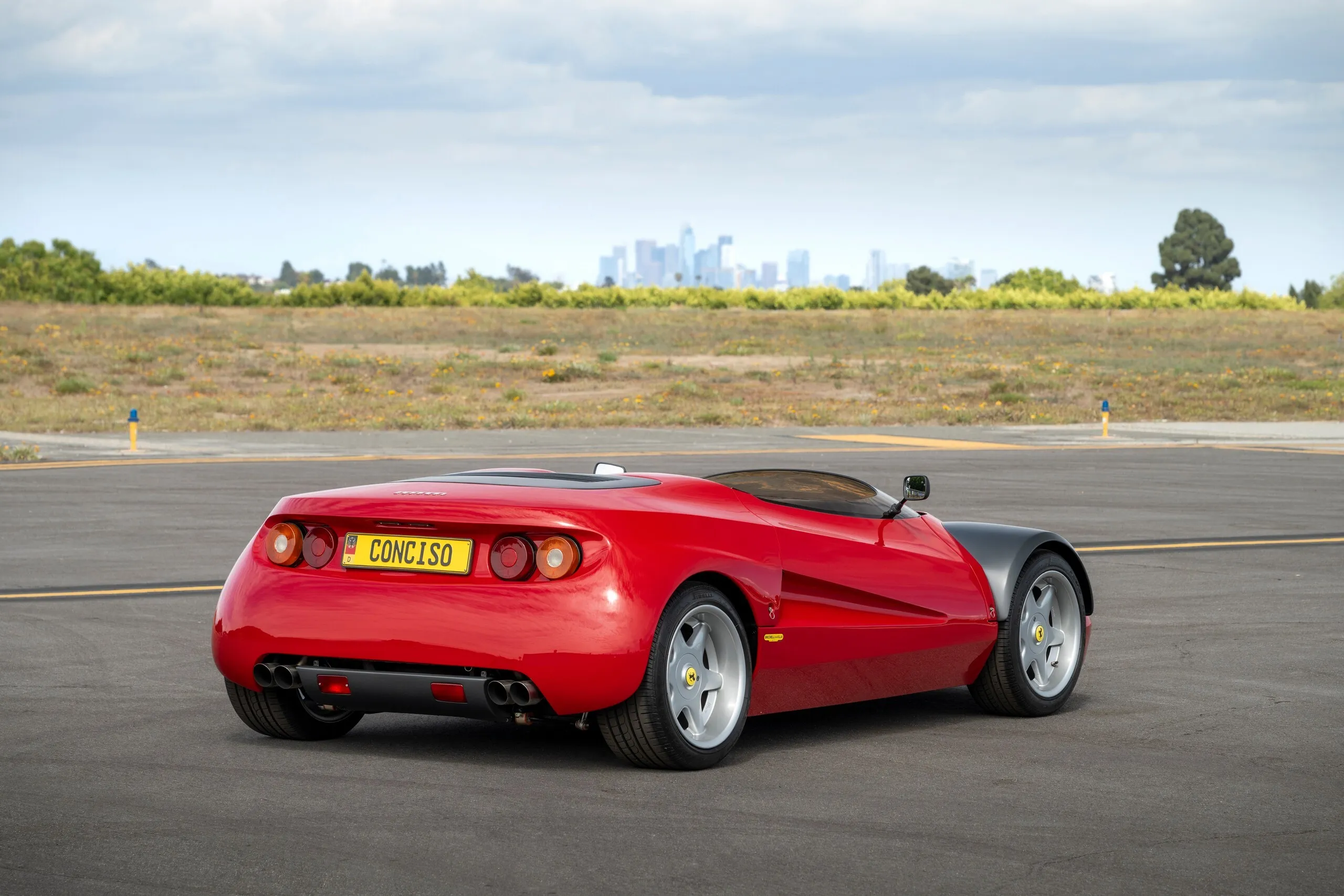 Ferrari You Никогда бы не узнал, что весит меньше Mazda MX-5 Miata
