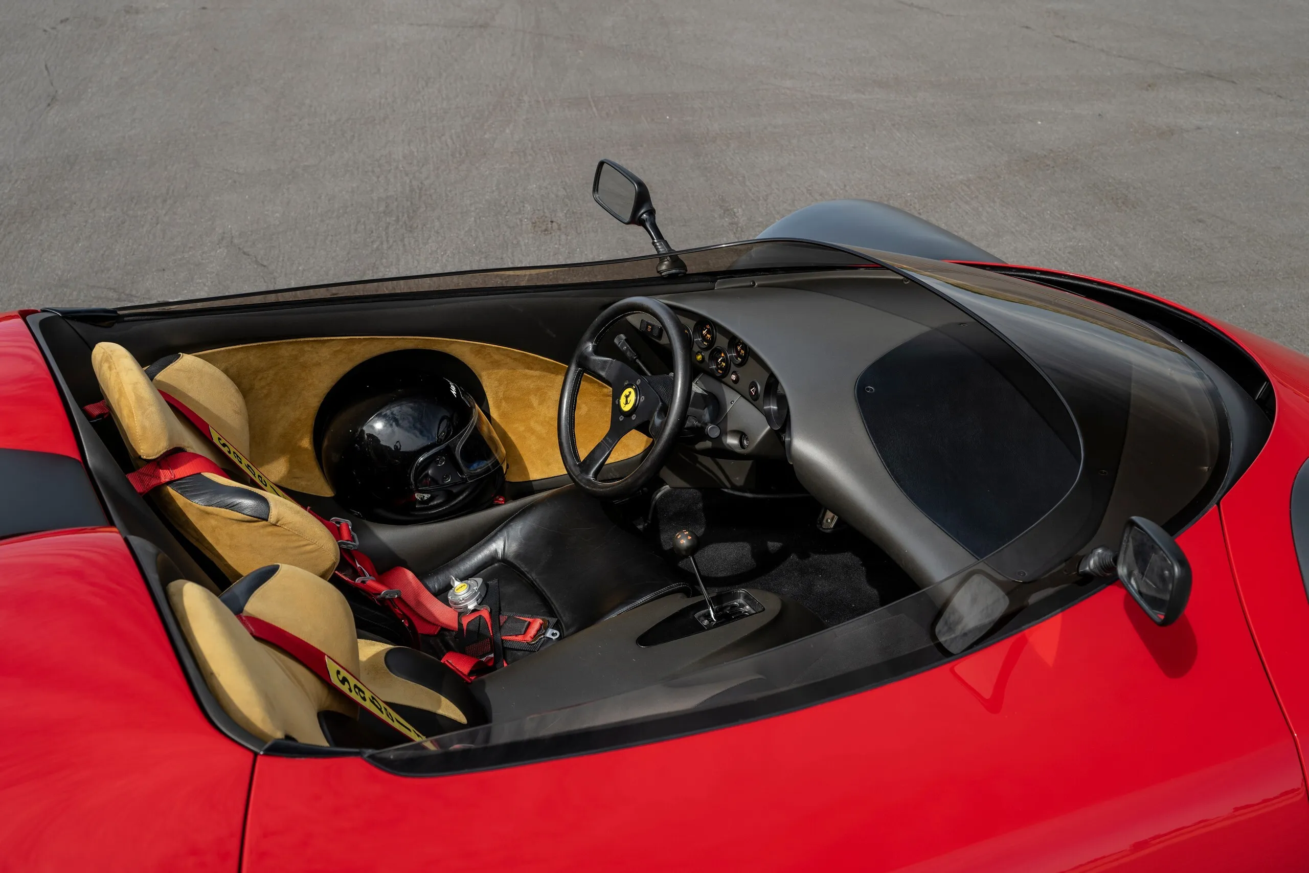 Ferrari You Никогда бы не узнал, что весит меньше Mazda MX-5 Miata