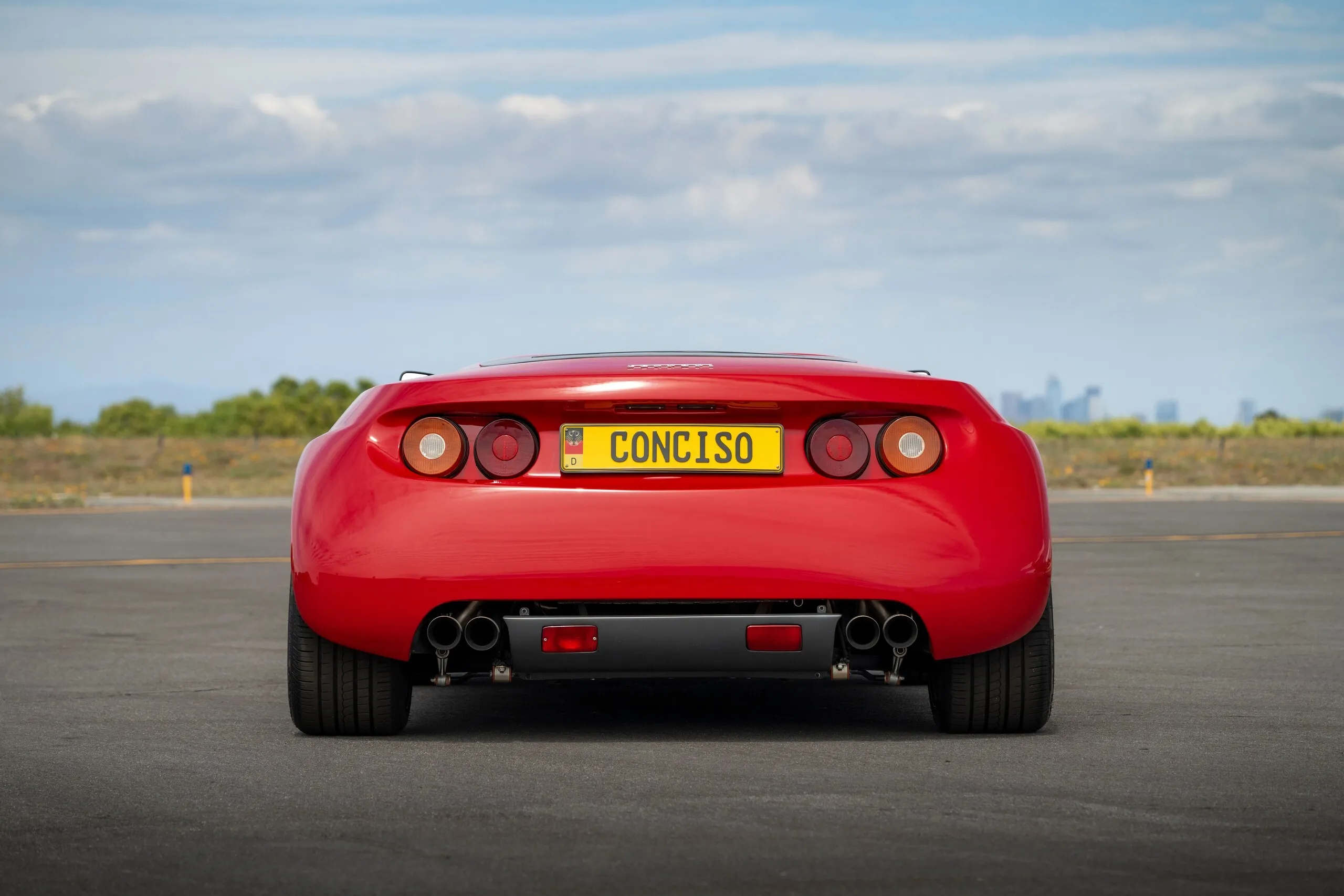 Ferrari You Никогда бы не узнал, что весит меньше Mazda MX-5 Miata
