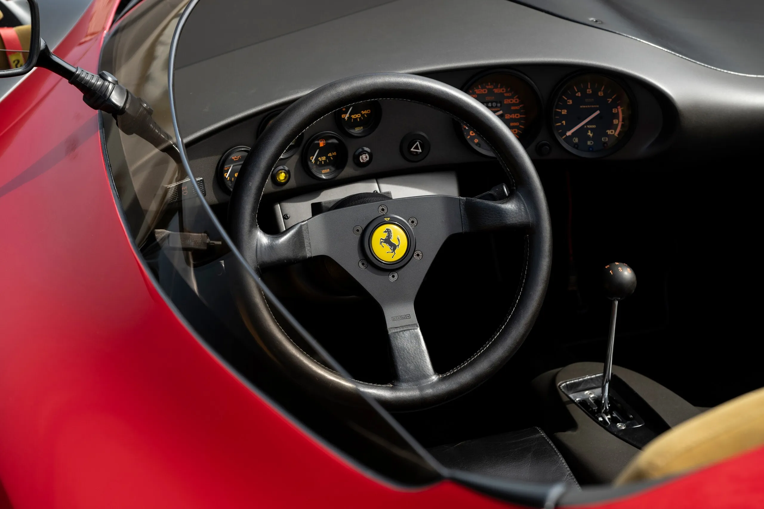 Ferrari You Никогда бы не узнал, что весит меньше Mazda MX-5 Miata