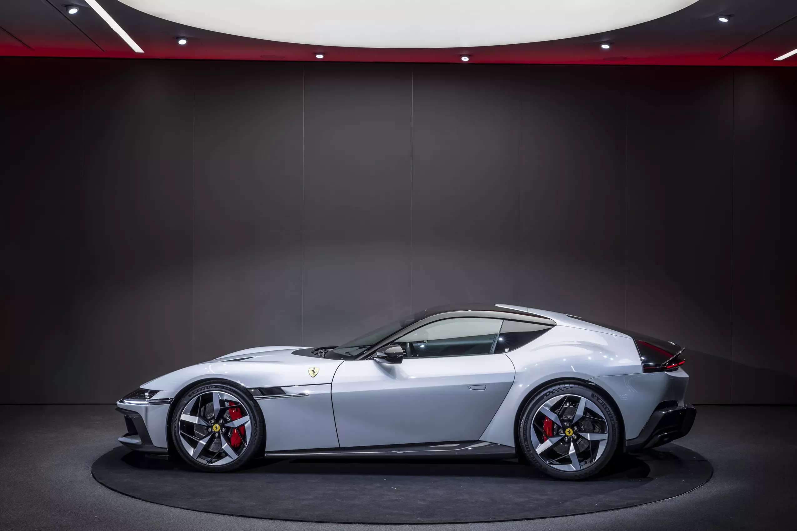 Ferrari ще представи нещо на 4 юли – може ли да е ръчен 12Cilindri?