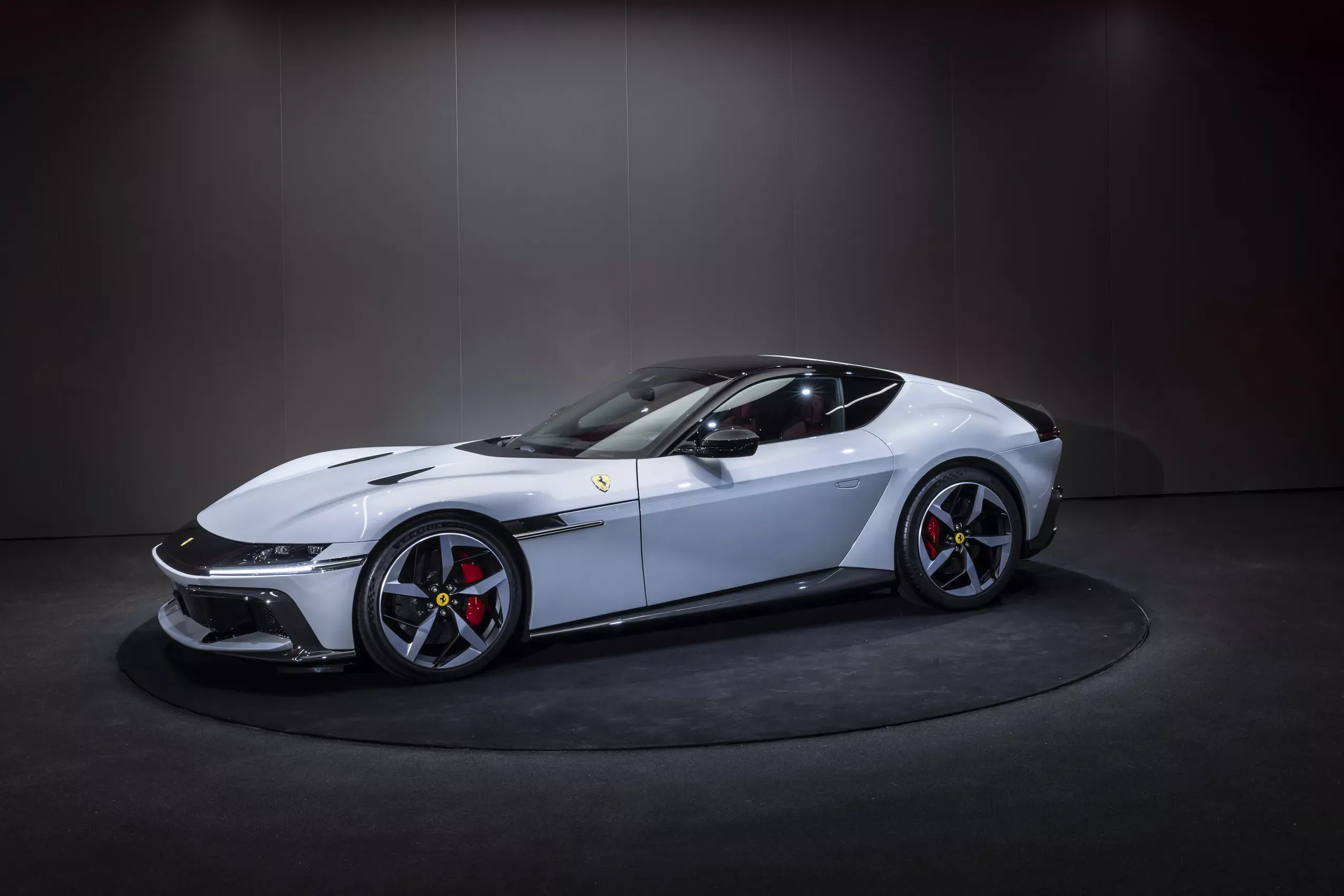 Ferrari ще представи нещо на 4 юли – може ли да е ръчен 12Cilindri?