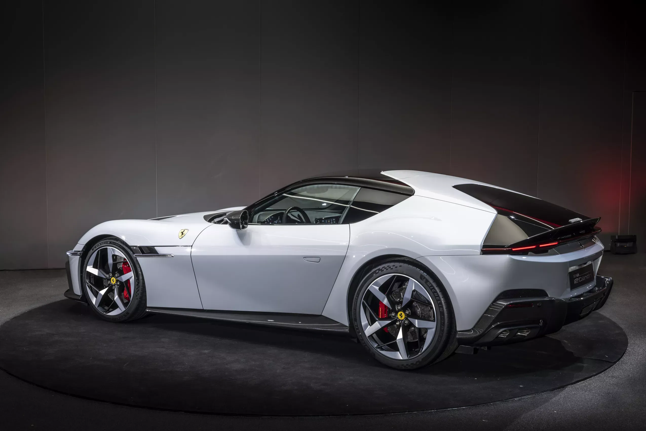 Ferrari ще представи нещо на 4 юли – може ли да е ръчен 12Cilindri?