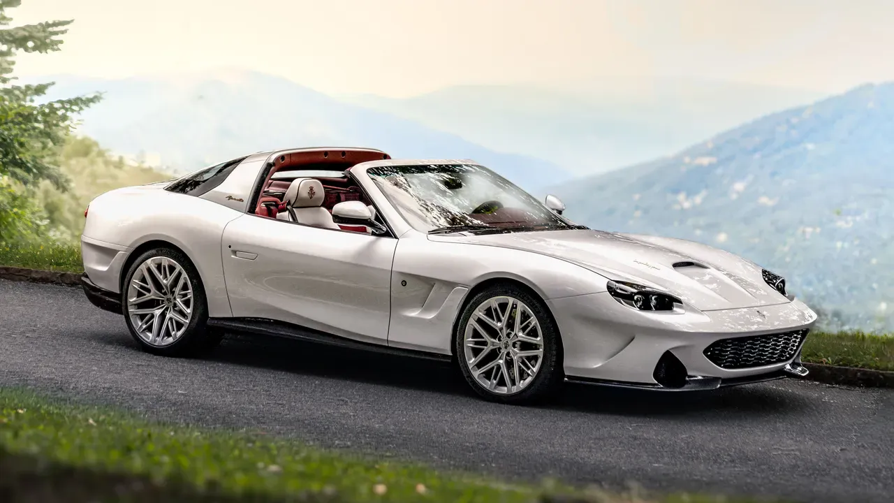 Touring-Superleggera-V12Veloce-Aperta-17