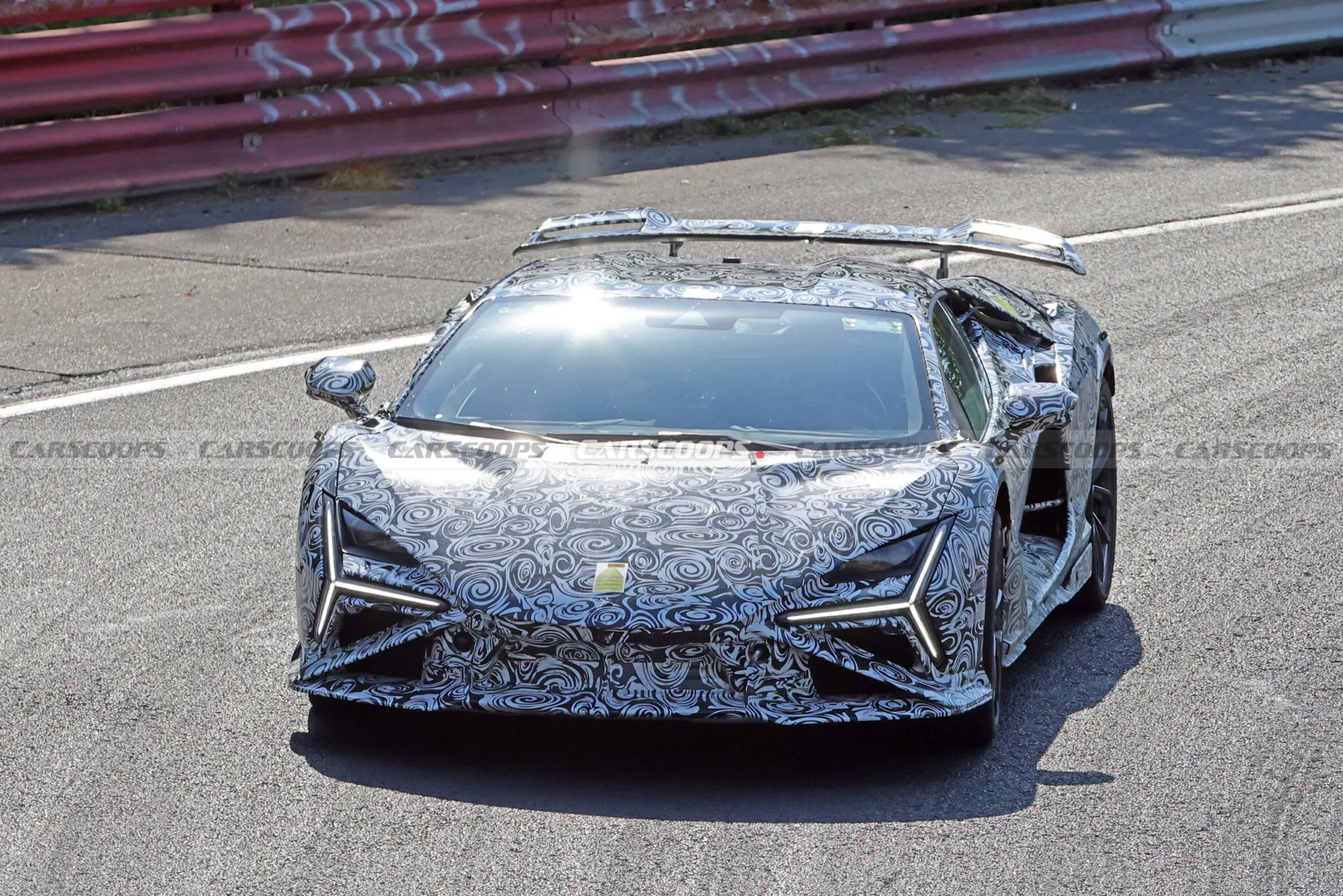 Lamborghini-Revuelto-SV-723-1-2048x1366.