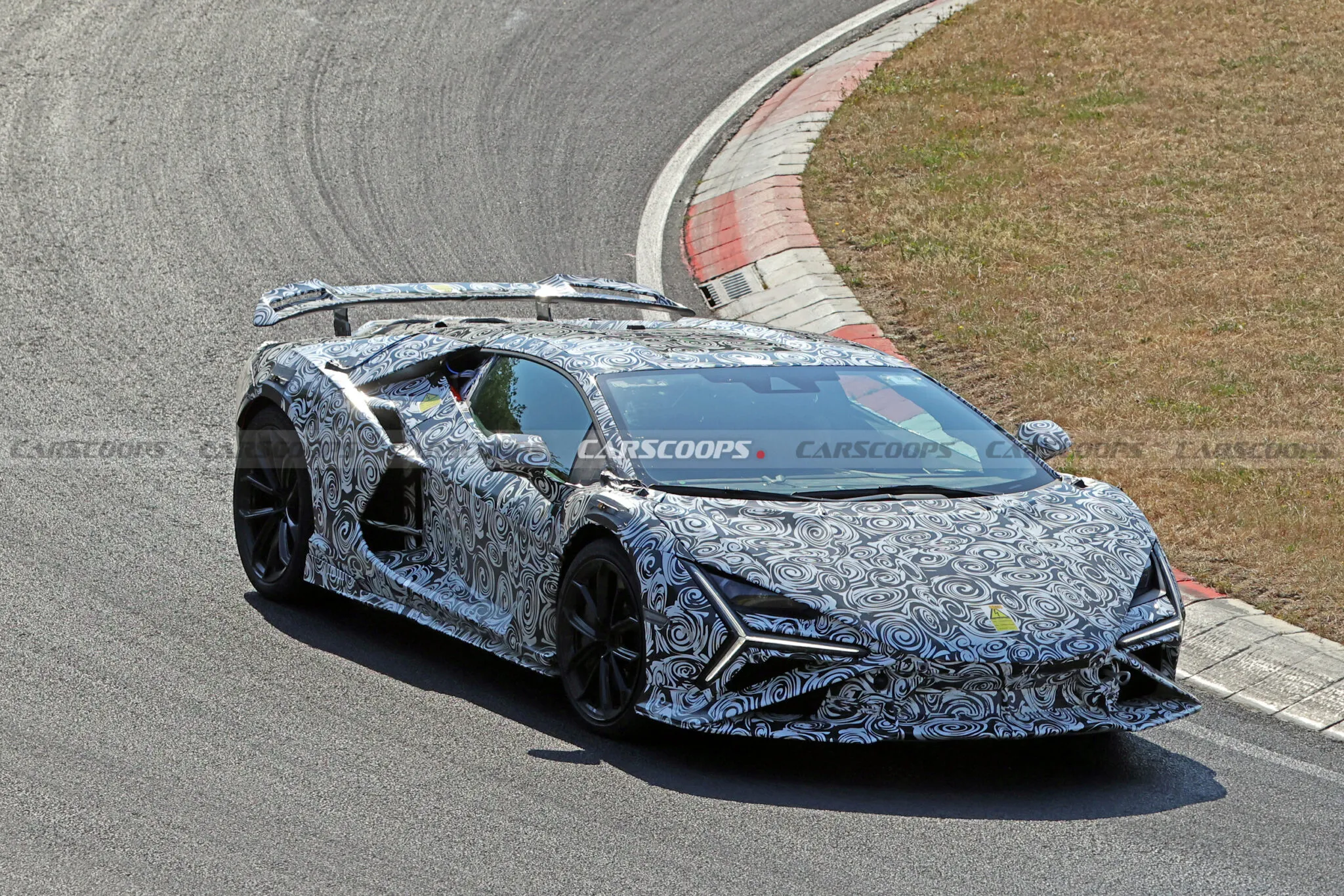 Lamborghini-Revuelto-SV-723-5-2048x1366.