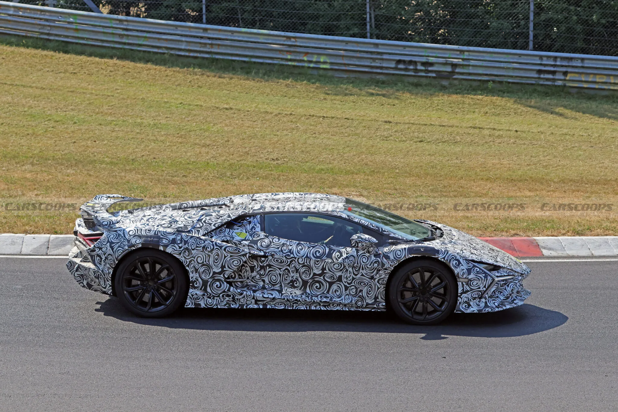 Lamborghini-Revuelto-SV-723-9-2048x1366.