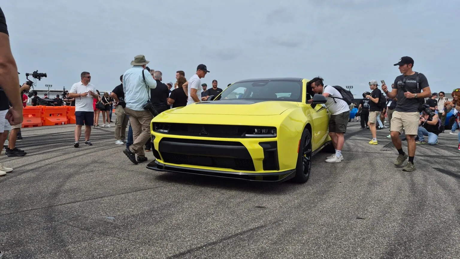Dodge charger mk8 [ev/sixpack] (2024)