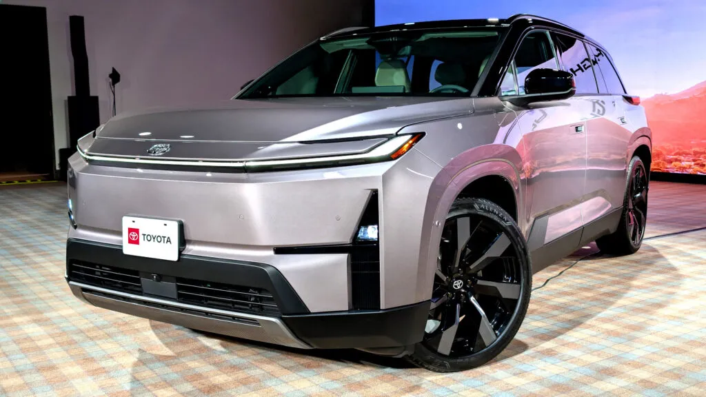 Toyota Highlander electric three row SUV profile design