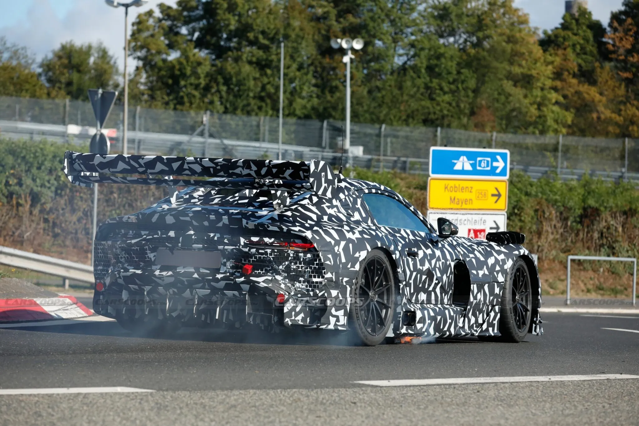 Mercedes-AMG-GT-Black-Series-Fire-Scoop-