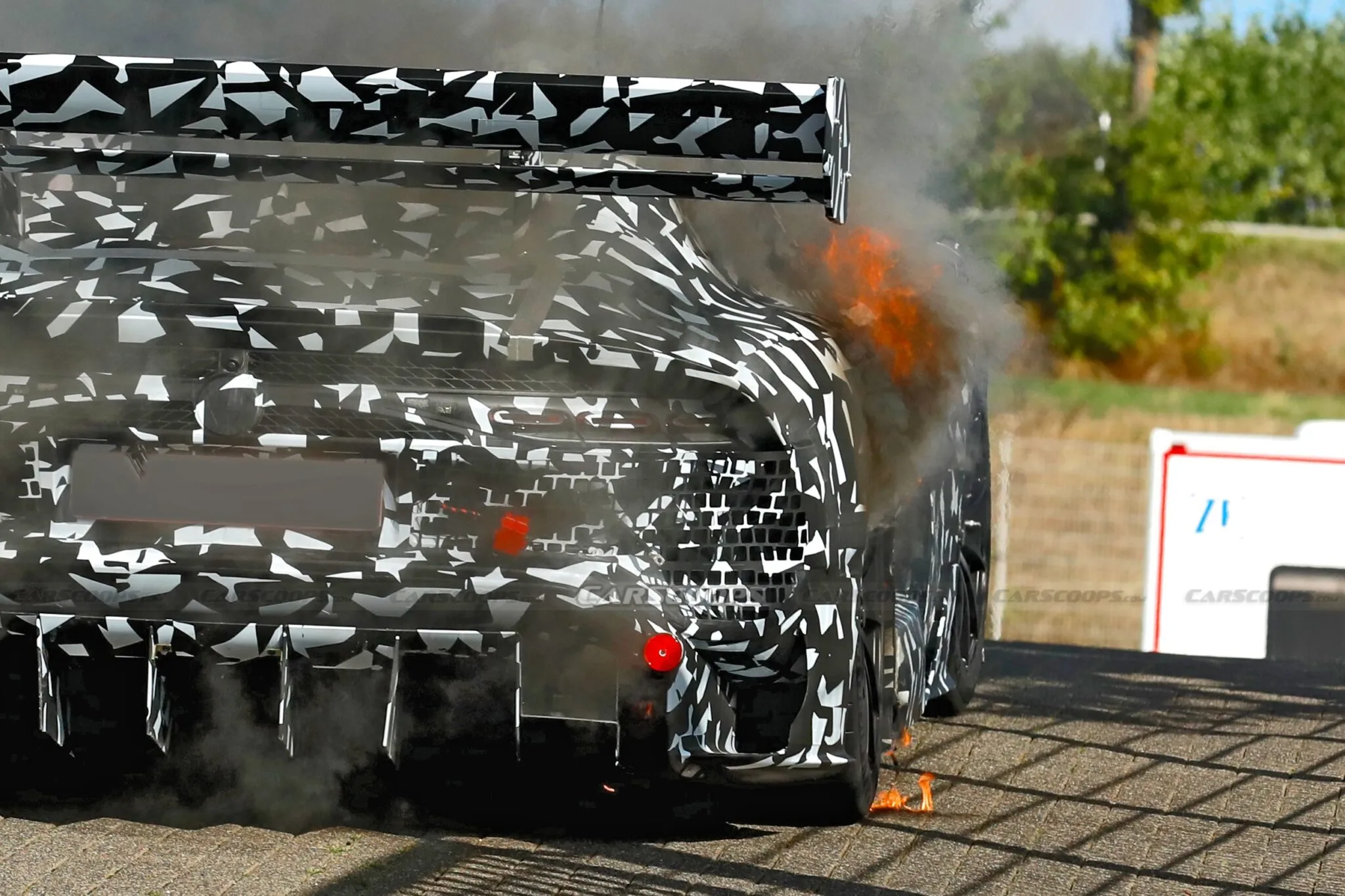 Mercedes-AMG-GT-Black-Series-Fire-Scoop-