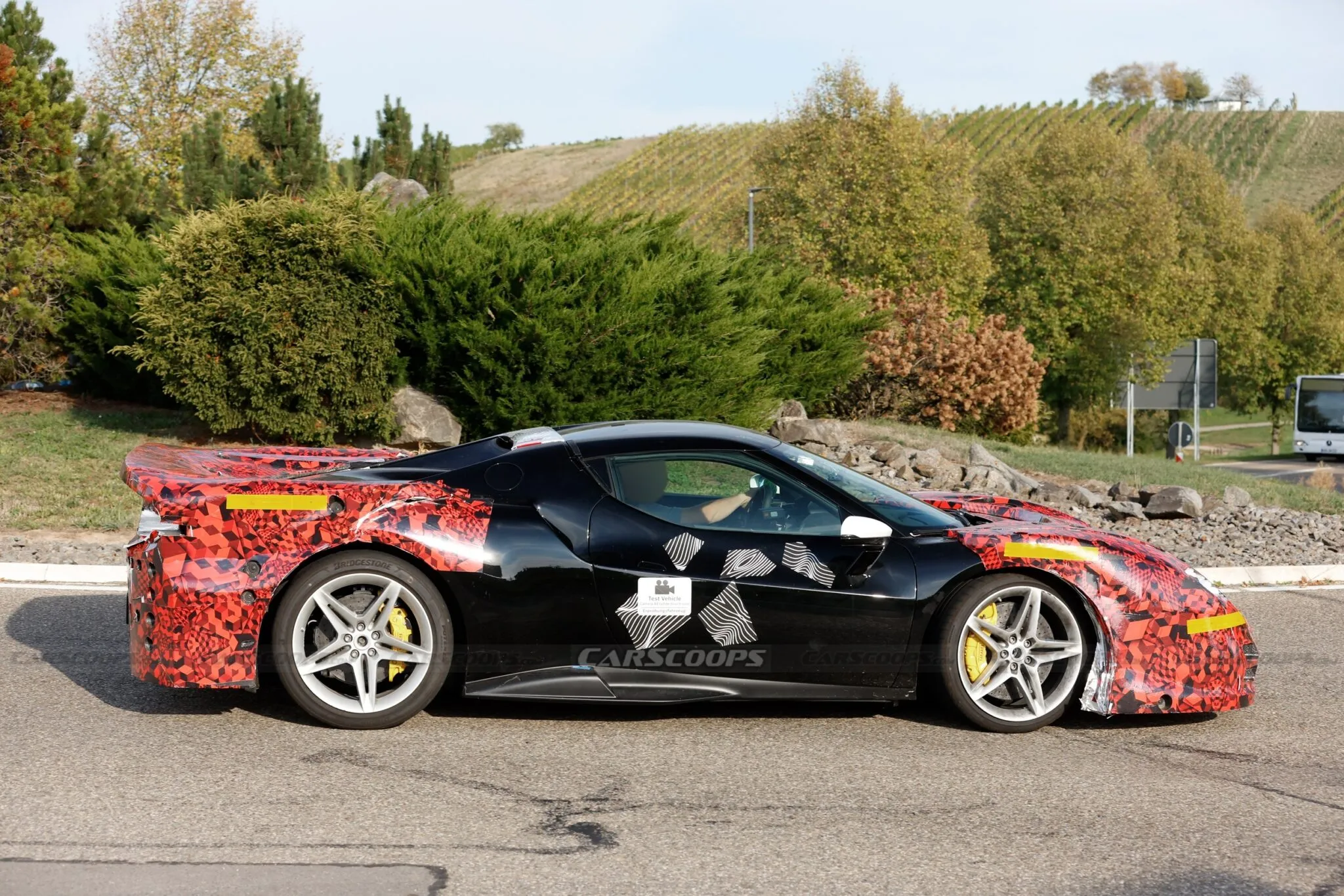 Ferrari-296-Challenge-Stradale-Scoop-Bal